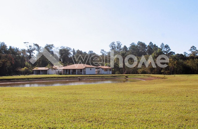 Sítio Aconchegante com Ampla Área de Lazer em Quadra