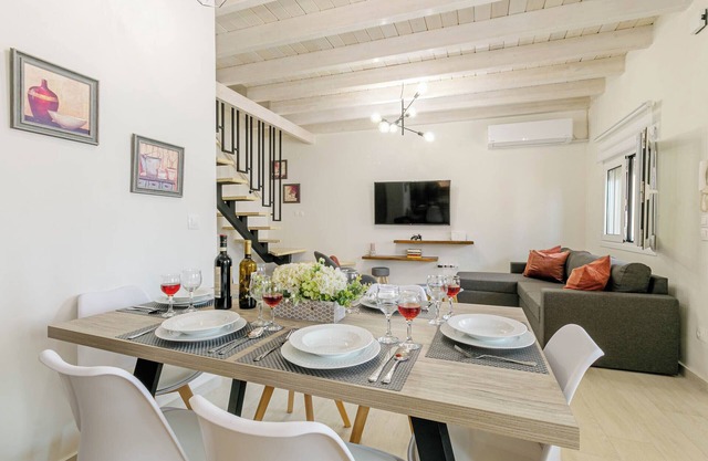 S&K Luxure Maisonette - Elegant Stay in a Traditional Suburban Corfu Retreat