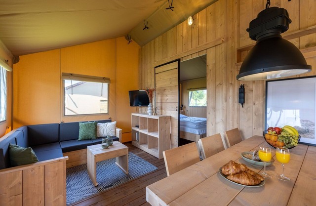 Safari Lodge near IJsselmeer Glamping