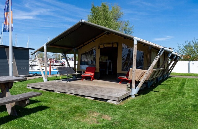Safari Tent in Heeg by the Marina
