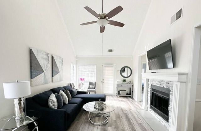 Safe, Central, Cozy Home with Private Parking, KING Bed, near DFW Airport & more