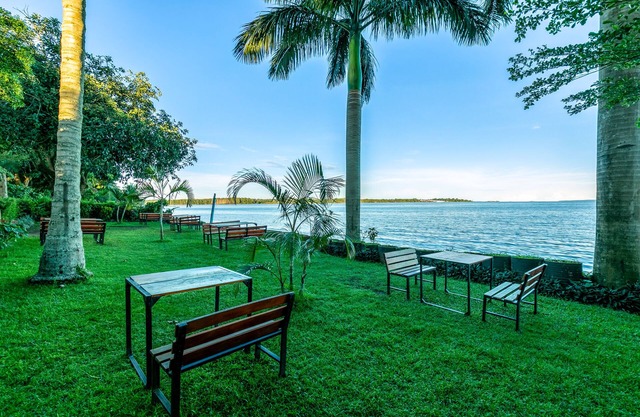 Saffron Beach Bistro & Cottages