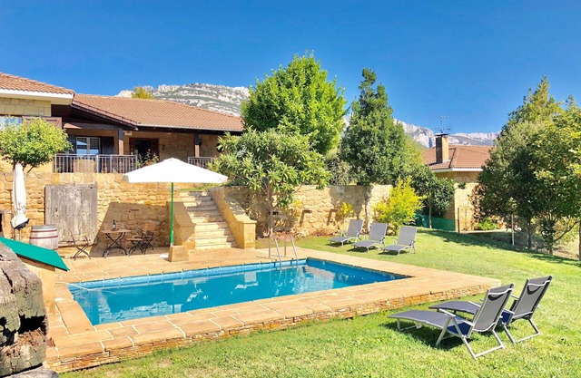 Sagasti-Enea Villa with private pool in the RIOJA Alavesa
