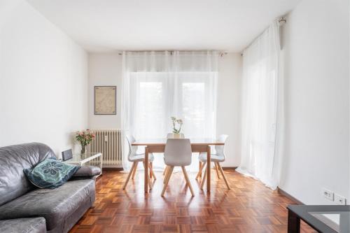 Sailing Home - Lake View