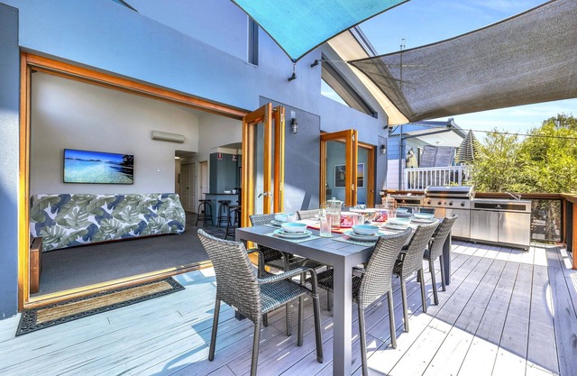 Sails to Sea - 4 bedroom pet friendly