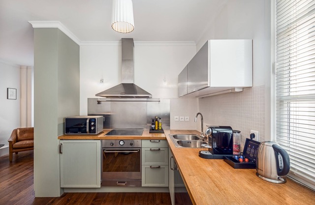 Saint-Germain Chic One Bedroom