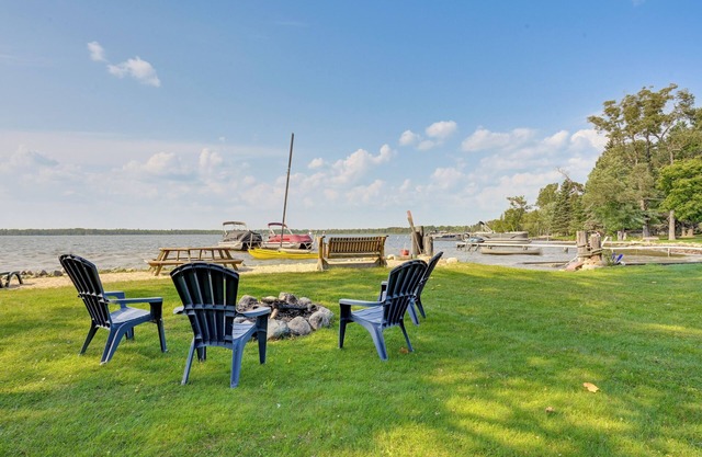 Saint Helen Lake House w/Private Beach & Fire Pit