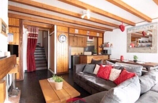 Saint-Lary Pla d'Adet sleeps 9 at the foot of the slopes