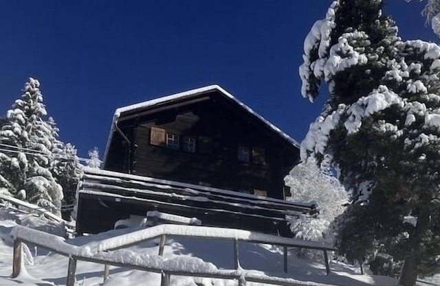 Saint-luc. Chalet de Charme à 3 mn à Pied du Funiculaire et 7 mn de Léglise