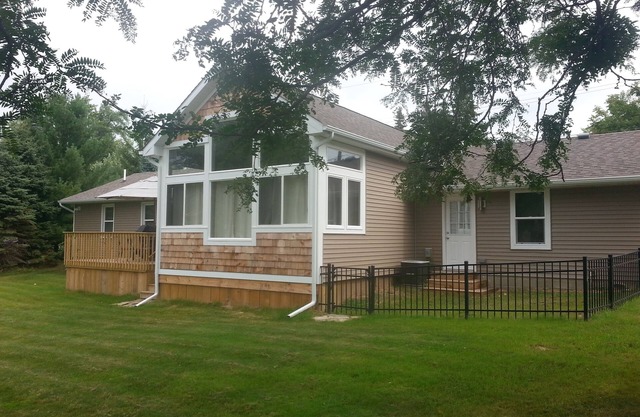 SALE from $400/nt! HUGE Lake & Yard! FREE Kayaks & Peddle Boats, Sandy Beach!