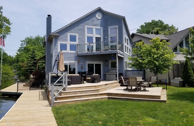 SALE FROM 600! THIS IS THE ONE! Spacious!Exclusive!Private!Pet Friendly! Kayaks!