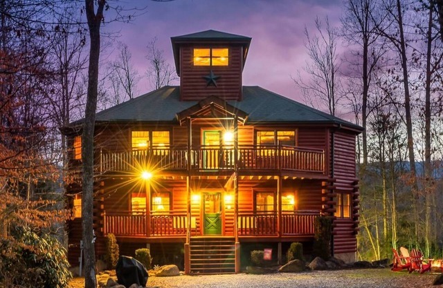 SALE! 4-Story Luxury Cabin w-Pool, HotTub & Theater—Perfect for Families