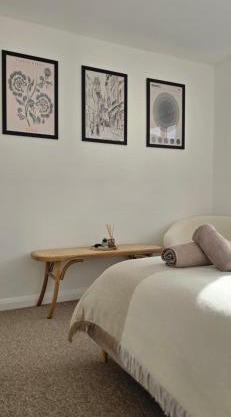 Salisbury City Centre 2-Bedroom Serviced Accommodation-Apartment - PennyVille