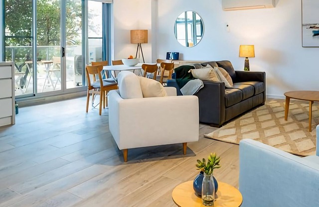 SALT 7 Spacious Luxury in Sorrento walk to the beach