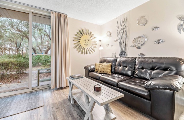 Salt Air Nook - Right By Beach/Pool