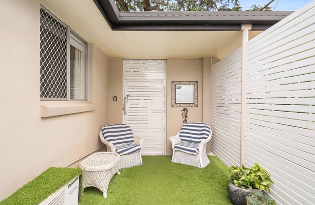 "Salt-Air Serenity - Stylish 1 Bedroom in Redcliffe”