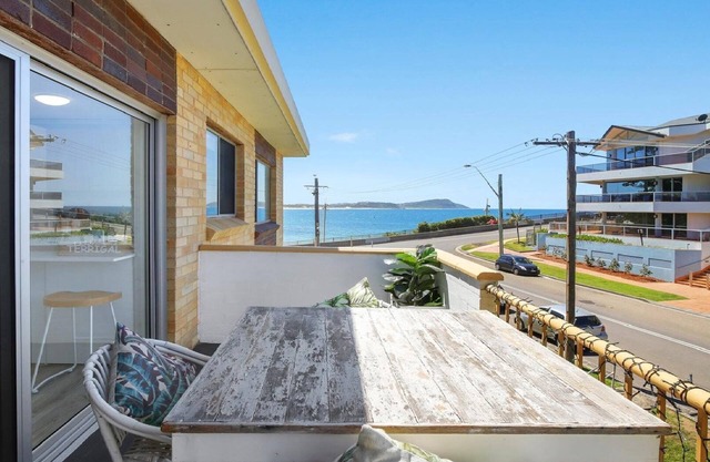 SALT LIFE | Short walk to beach, shops cafes | Accom Holidays