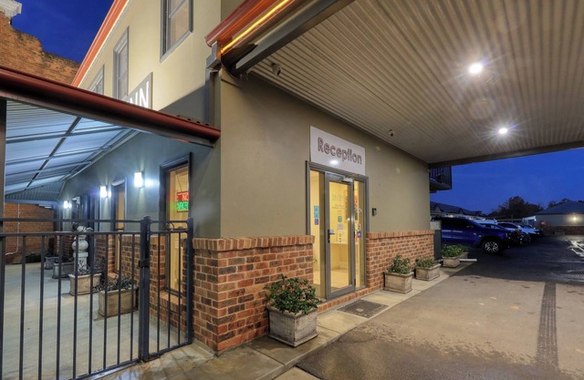 Saltbush Motor Inn