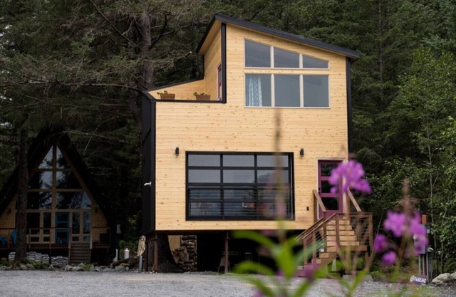 Salted Roots Purple Door Cottage with Ocean Views