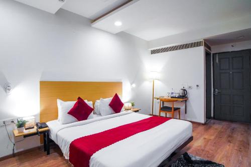 Saltstayz Express - Medicity Near Medanta Hospital