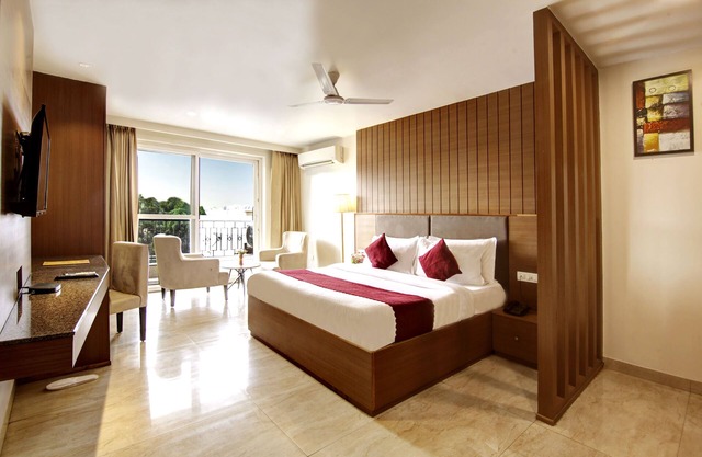 Saltstayz Select – Unitech Cyber Park