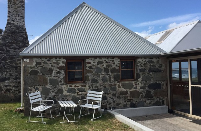 Saltworks Beach House - fun with family & friends