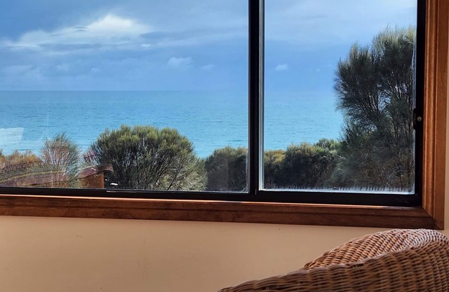 Salty Sea-birds Loft Spectacular Views