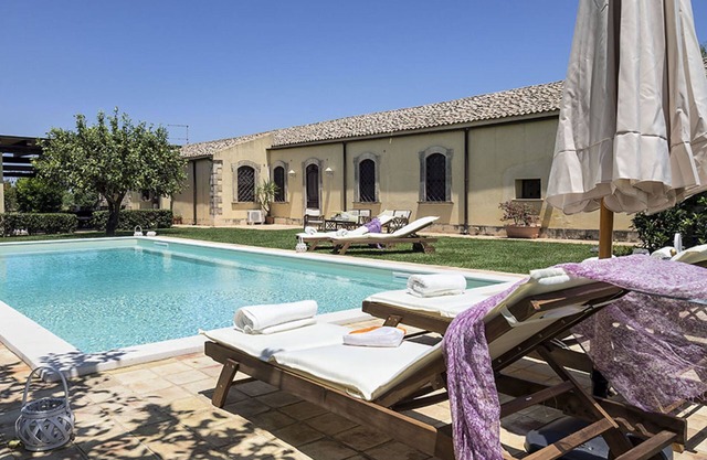 Salvatore - Private Villa for 8 People with Pool in Sicily