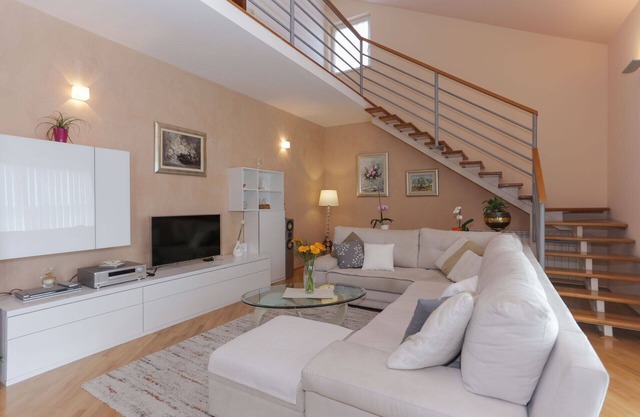 SAMBA, beautiful two-storey apartment with sea view balcony