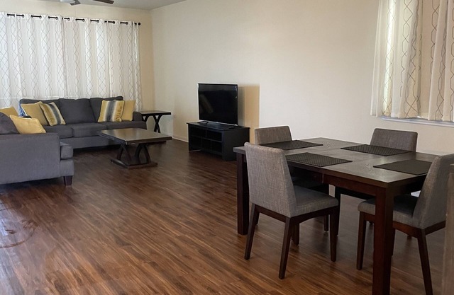 SAMSUNG- Newer Home Close to 130, Samsung & Shopping. 6 Beds, 4 Bedrooms