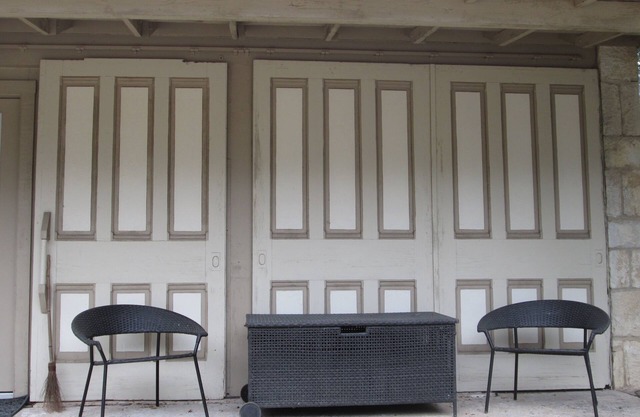 San Antonio Carriage House: Hill country view, horses and live music