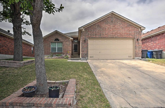 San Antonio Family Home w/Deck ~ 16 Mi to Dtwn!