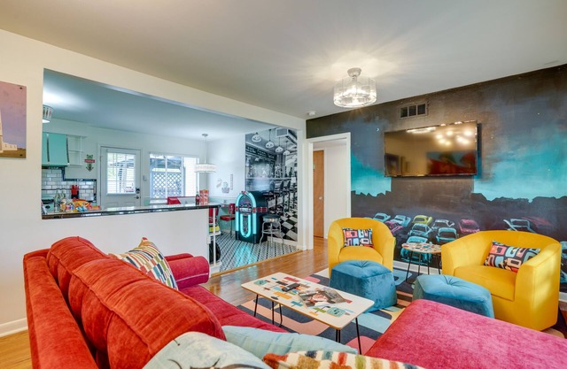 San Antonio Retreat w/Private Hot Tub & Gas Grill