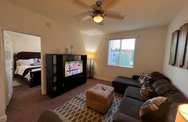 SAN FERNANDO VALLEY 1+1 UNIT utilities are included and major freeways access