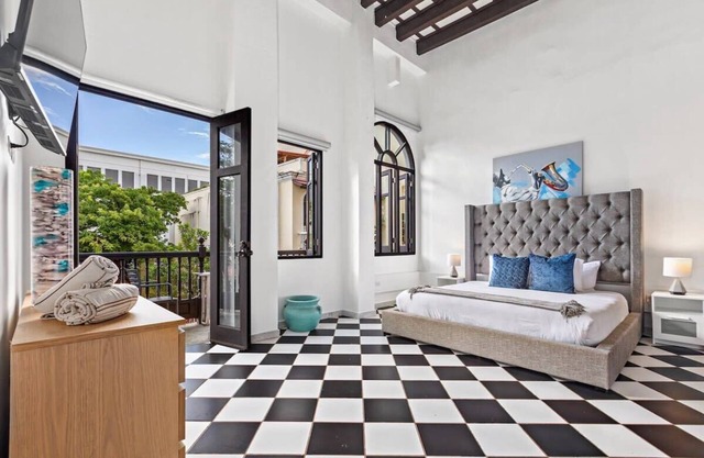 San Francisco Suite - 1 Bedroom in best location in Old San Juan with Plaza View
