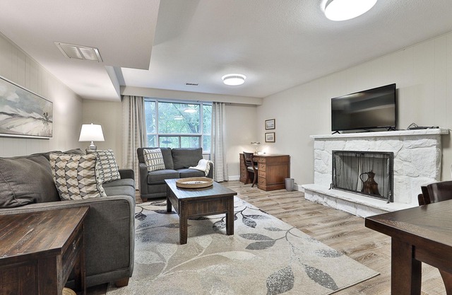 Sanctuary on private ravine, large luxurious space