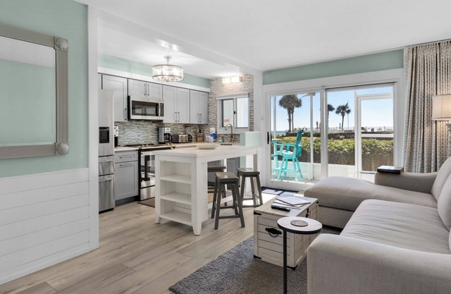 Sand Cliffs 108: Steps to beach & pool access + Free Attraction Tickets!