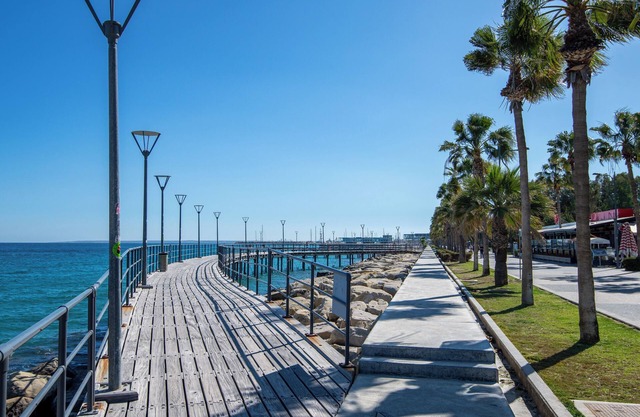 Sanders Cruise - Modern 1-bdr Apt With Balcony