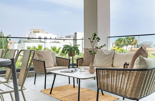 Sanders Evolution 2 - Nice 2-Bdr Apt with Balcony