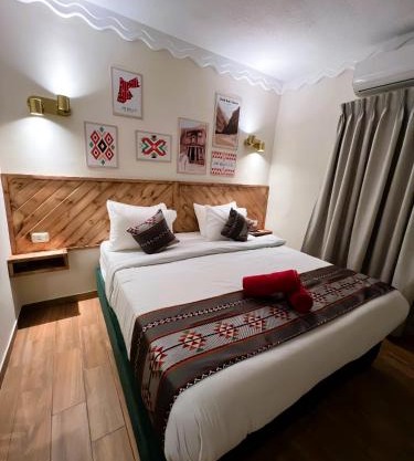 Sandra Hotel