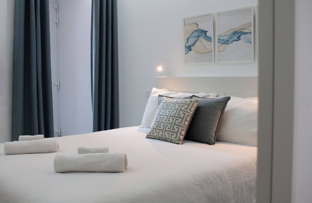 Sandstone Apartment 19 Charming 2-bedroom apartment with AC, WiFi Wied il-Ghajn