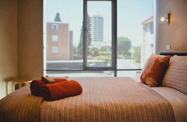 Sandy Bay Unit next to Casino, 5 min to CBD.