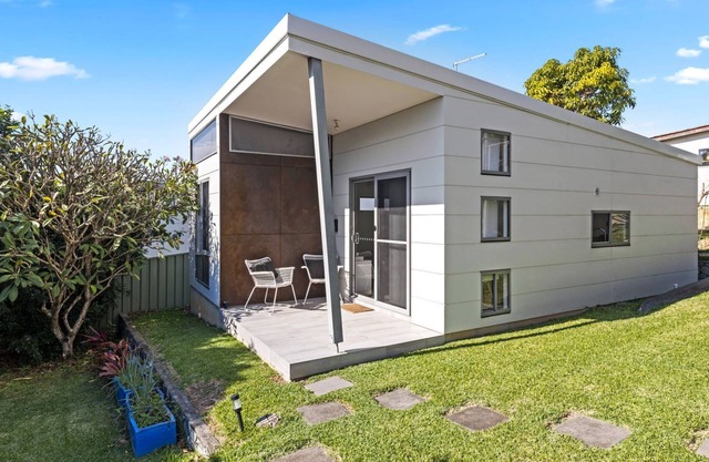 Sandy Feet Retreat - guest house walking distance to everything!