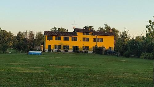 Sangiligio Countryside Villa, Private Rooms w Kitchen, Bath, Private Entrance, Crema
