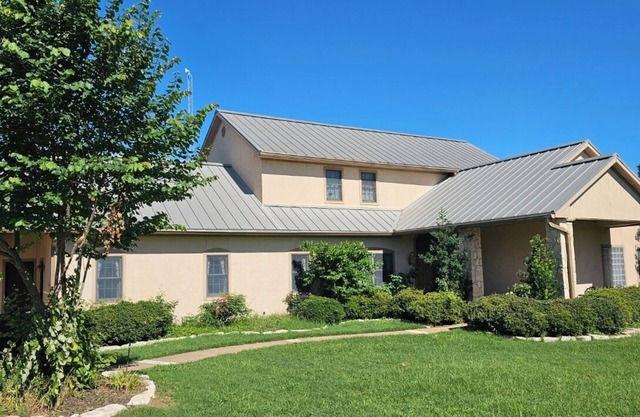 Sanita Ranch with large pool, hot tub, game room and outdoor firepit.