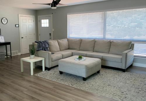 Sapphire Lake House* Boat Parking for 2 + Backyard