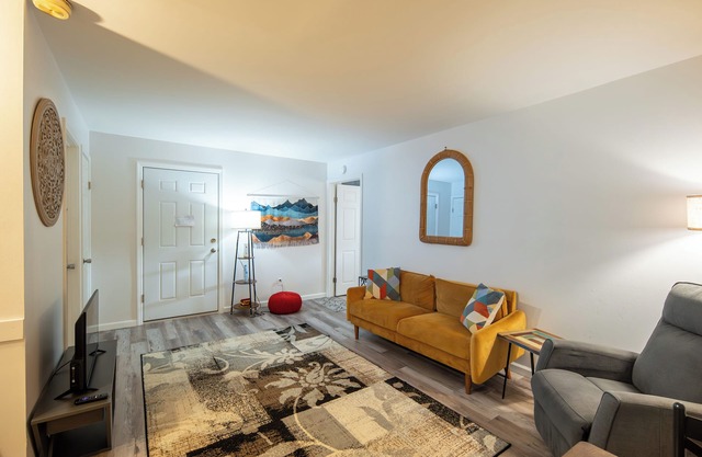 Saratoga Springs Comfort Near Race Course