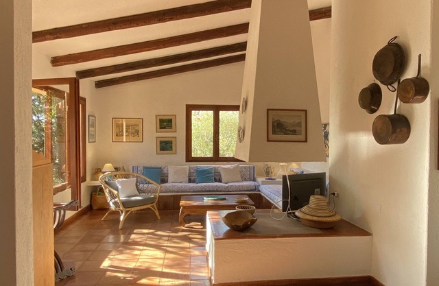 Sardinia: spacious and bright villa with garden a few meters from the sea