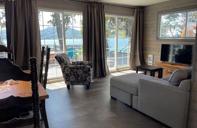 Saseenos Oceanside Cottages with beach access