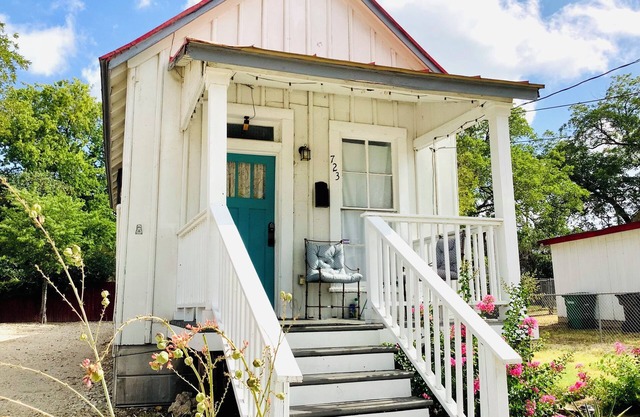 SATX Tiny Home - Near Alamo, Alamo Dome, & the Historic Pearl